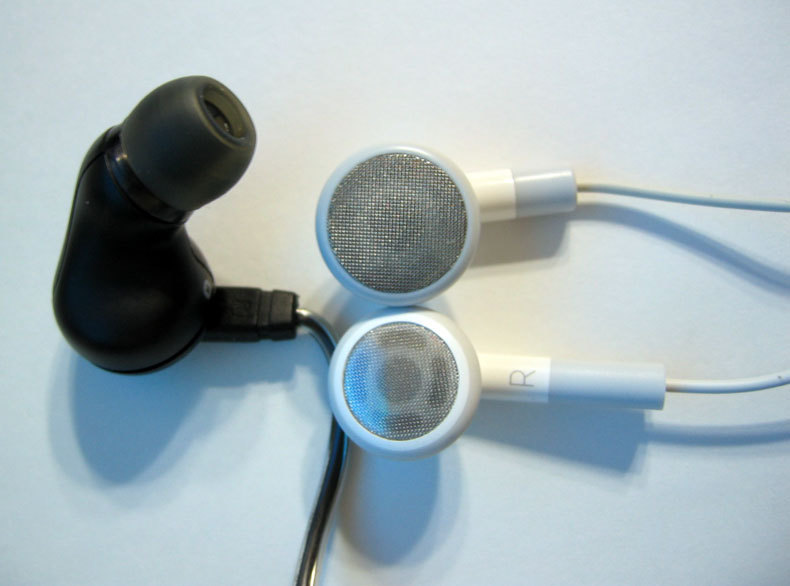 earphones02.jpg